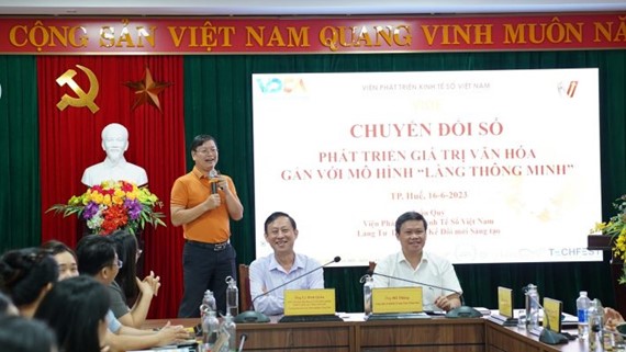 TS. Trần Quý – Viện trưởng Viện phát triển Kinh tế số Việt Nam chia sẻ tham luận về chủ đề “Phát triển Giá trị Văn hóa gắn với mô hình Làng Thông Minh”