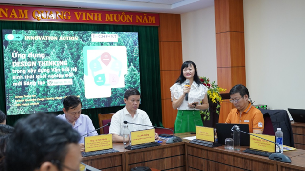 Bà Dương Tường Nhi – Trưởng làng Tư Duy Thiết kế Đổi mới Sáng tạo trình bày tham luận về “Ứng dụng Design Thinking trong xây dựng văn hóa hệ sinh thái KN- ĐMST”