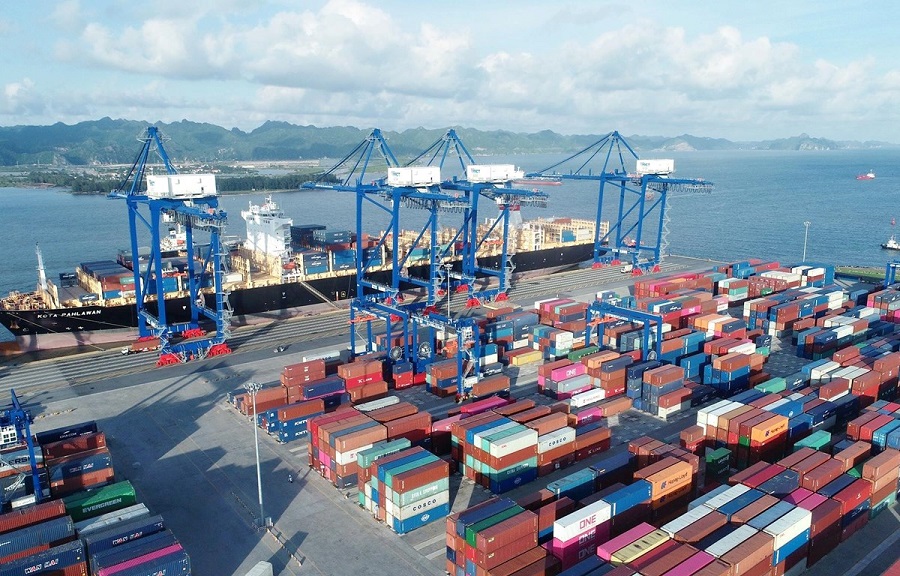 Lượng tàu qua cảng biển giảm 8% so với cùng kỳ