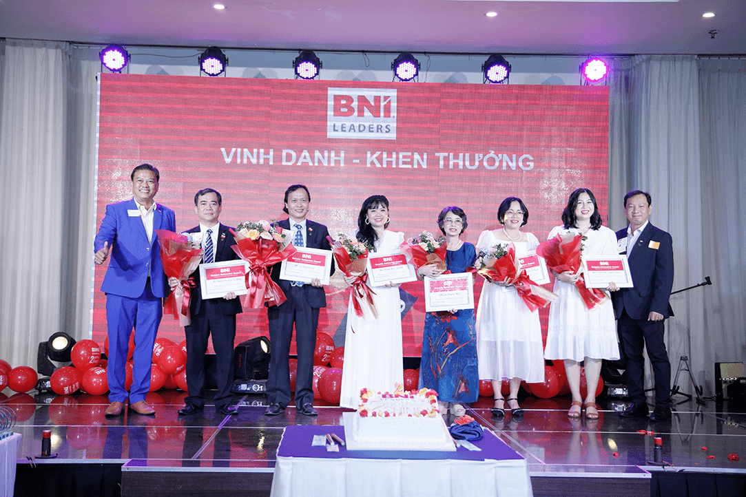 Chương trình vinh danh và khen thưởng thành viên xuất sắc
