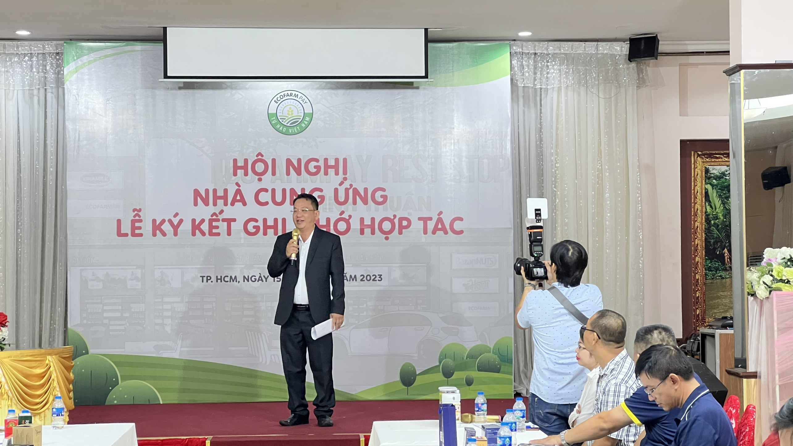 Ông Nguyễn Hoàng Phương - Giám đốc dự án Ecofarm Pay phát biểu tại Hội nghị