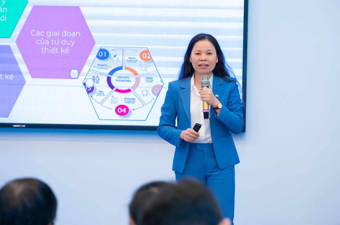 TS. Phạm Hồng Hải - Giám đốc Sáng tạo - Inovaovation & Impact Center (IIC), với chủ đề “Design Thinking và Ứng trong Thương mại hóa Ý tưởng”
