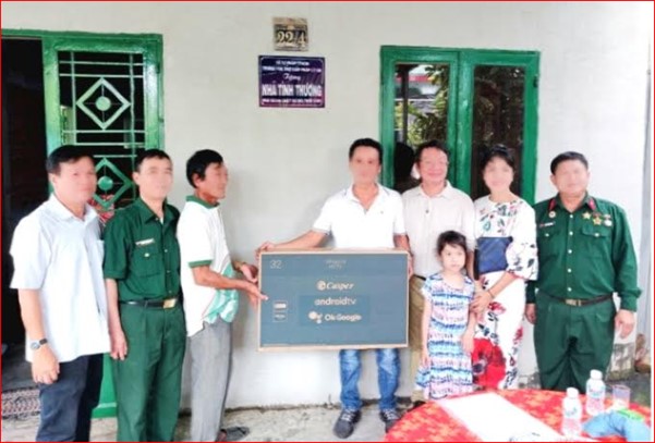 Trao tặng nhà tình thương cho ông Nguyễn Văn Tám