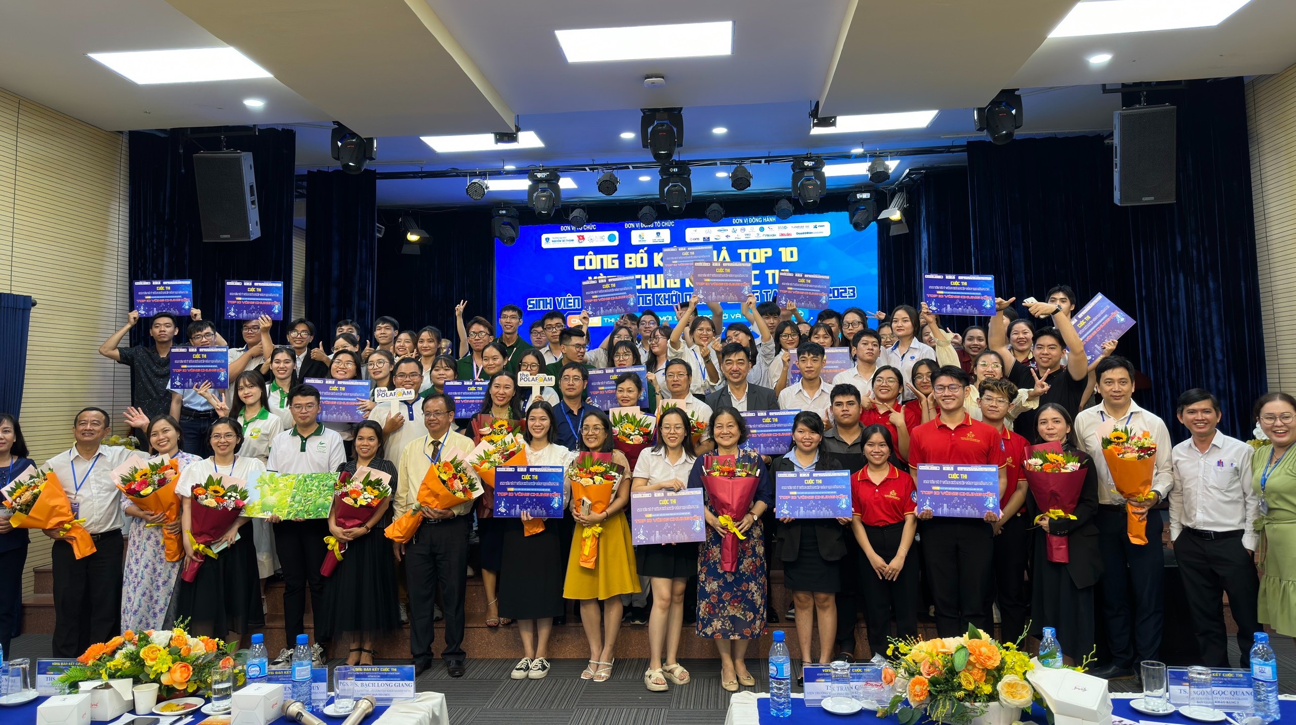 Các đội thi vào vòng chung kết
