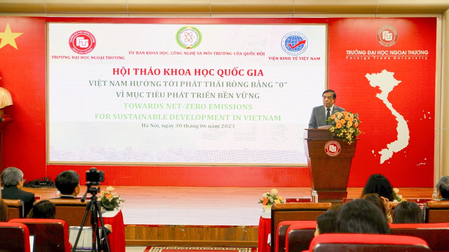 PGS. TS Bùi Anh Tuấn, Bí thư Đảng ủy, Hiệu trưởng Trường Đại học Ngoại thương phát biểu khai mạc