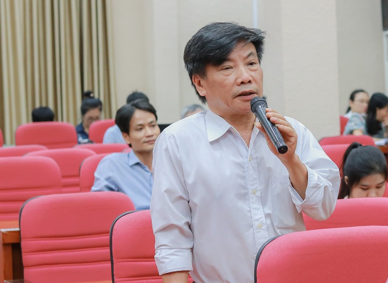 ThS. Lê Văn Khải, Trưởng phòng, Viện Nghiên cứu Khoa học hành chính phát biểu tại Tọa đàm
