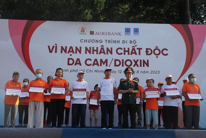Hơn 5.000 người đi bộ đồng hành vì nạn nhân chất độc da cam/dioxin