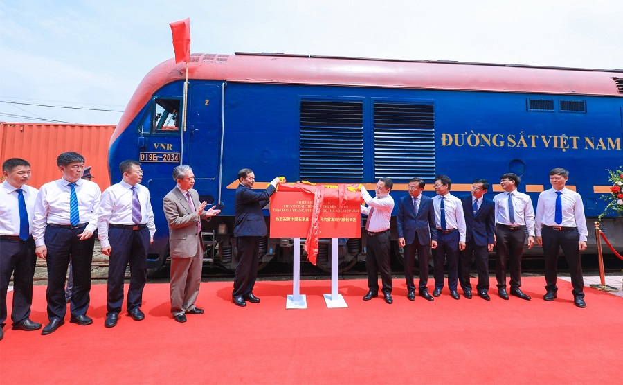 VNR đón chuyến tàu đầu tiên chuyên tuyến Thạch Gia Trang (Trung Quốc) – Yên Viên (Việt Nam)