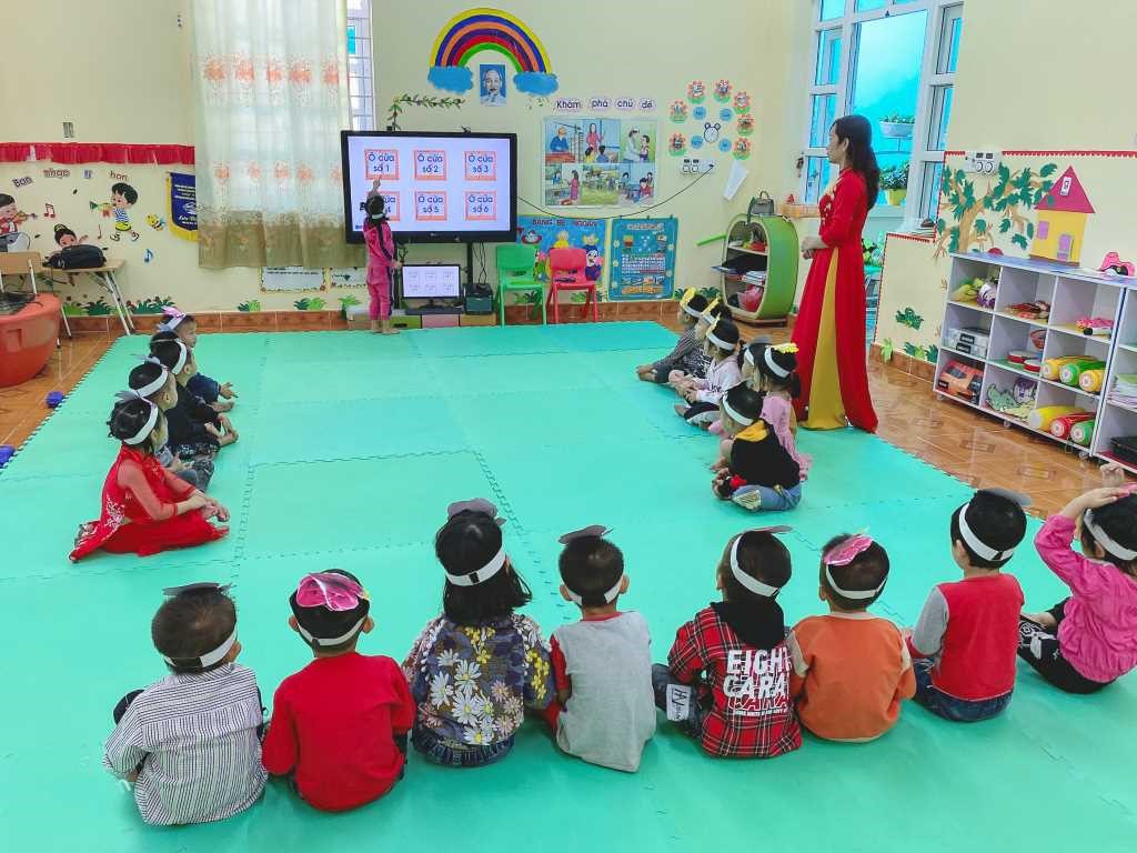 Các bạn nhỏ hứng thú, tích cực học tập trong buổi học. Ảnh nhân vật cung cấp.