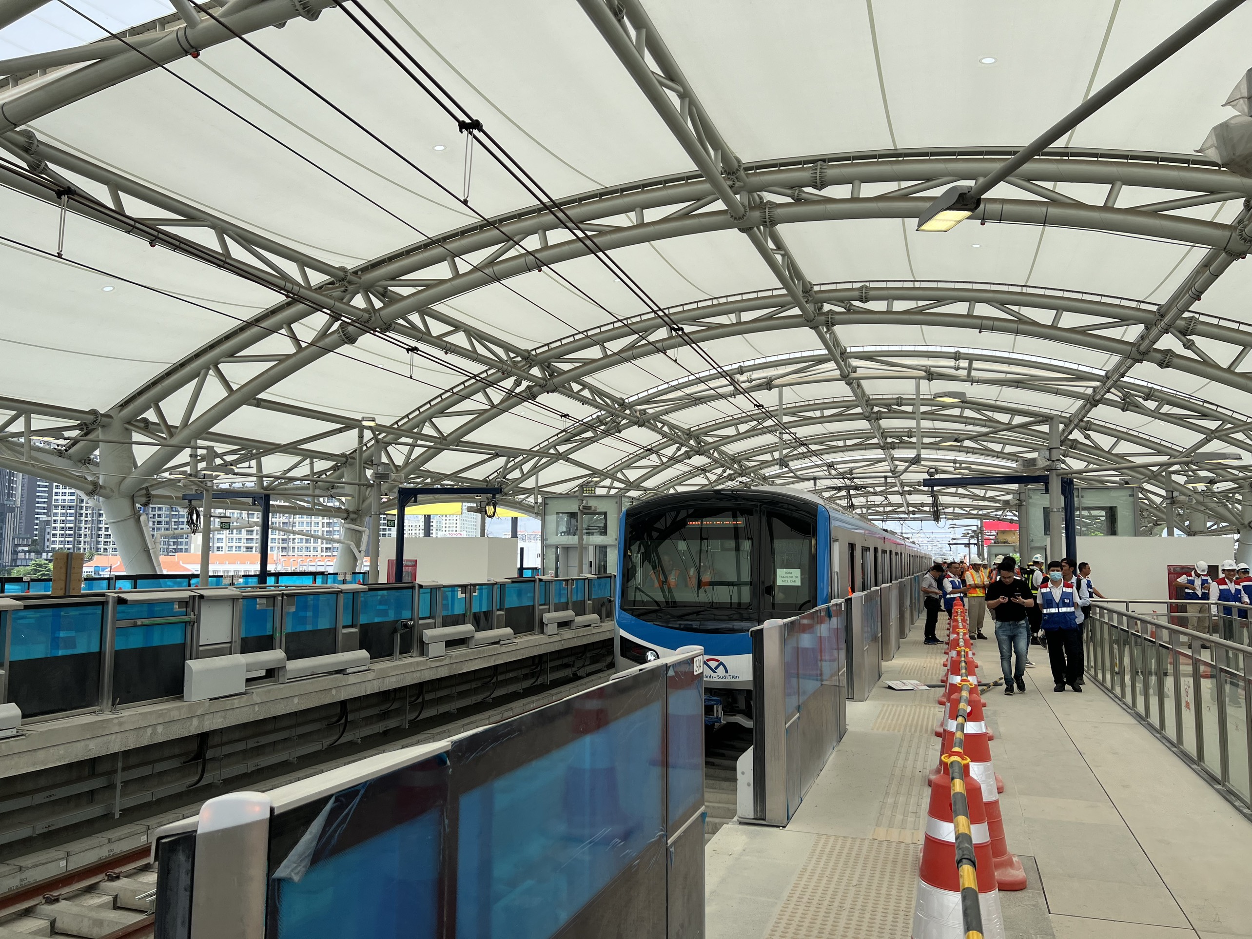 Đoàn tàu trên tuyến Metro số 1