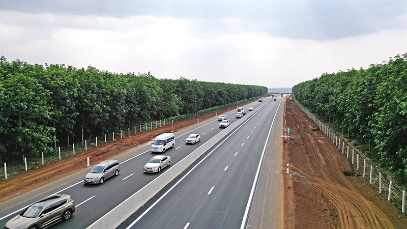 Thủ tướng yêu cầu khẩn trương xây dựng quy chuẩn về đường bộ cao tốc