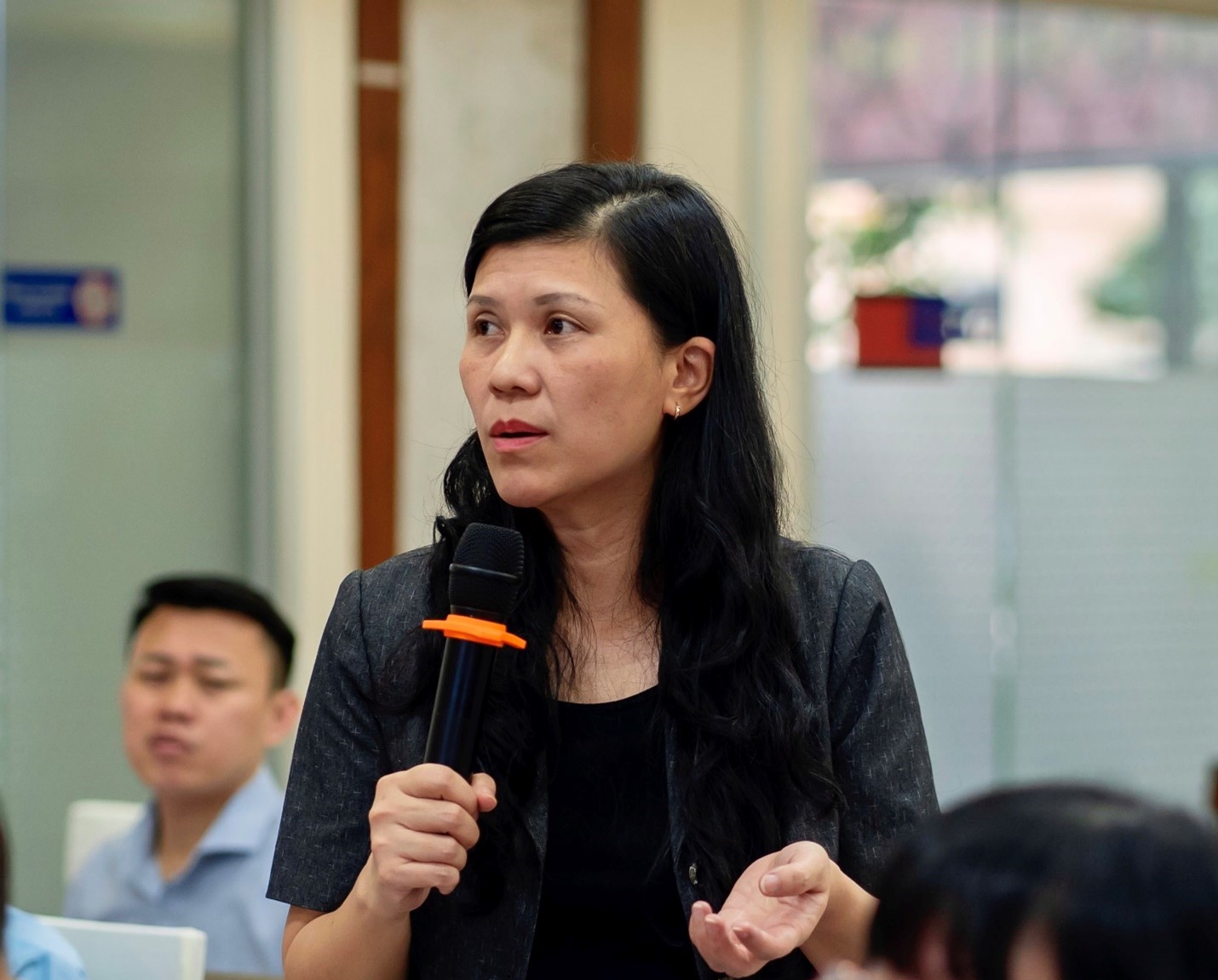 ThS.Nguyễn Thị Ngọc Hiên trình bày ý kiến tại Hội thảo.