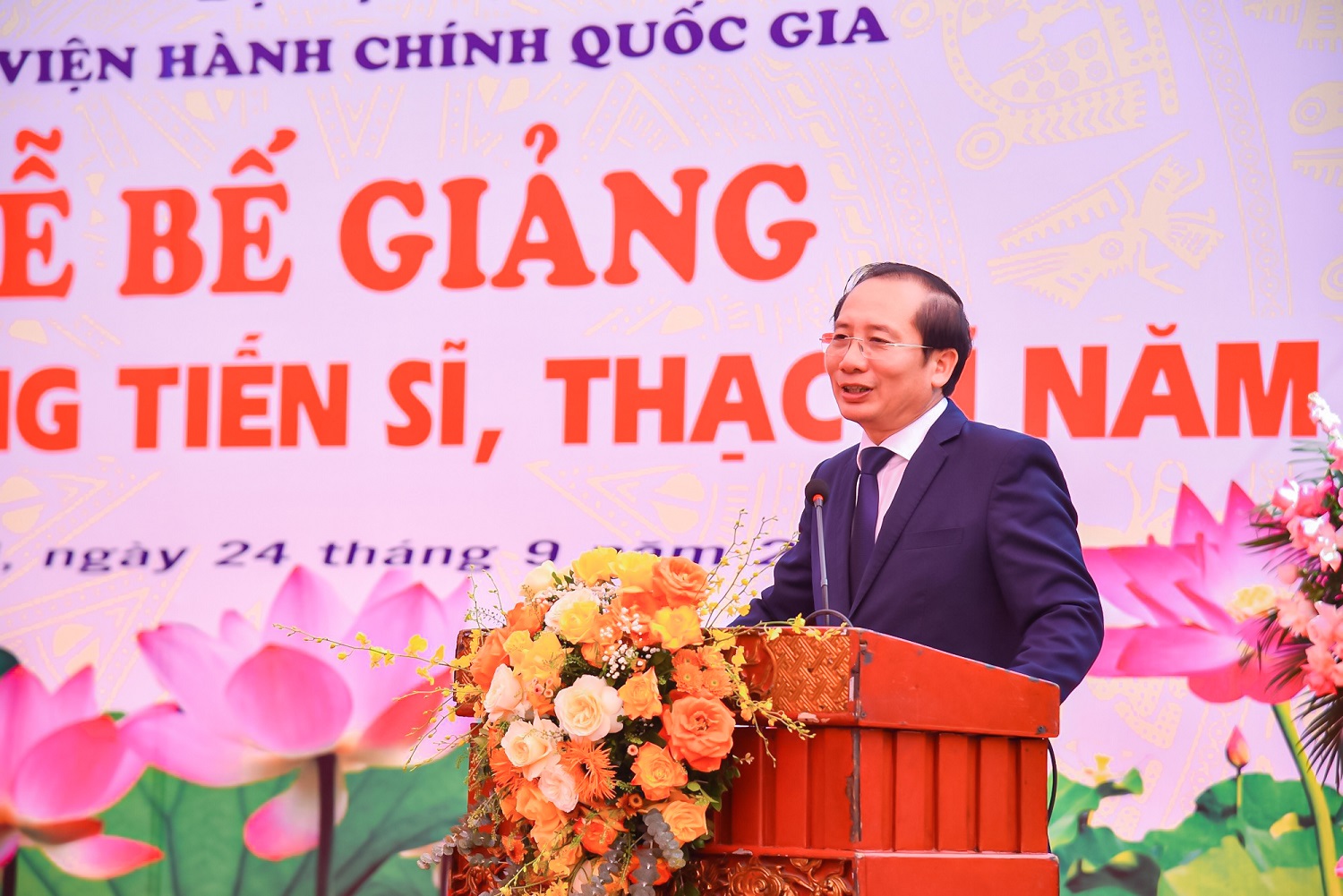 PGS.TS. Nguyễn Bá Chiến, Bí thư Đảng ủy, Giám đốc Học viện Hành chính Quốc gia phát biểu tại buổi lễ.
