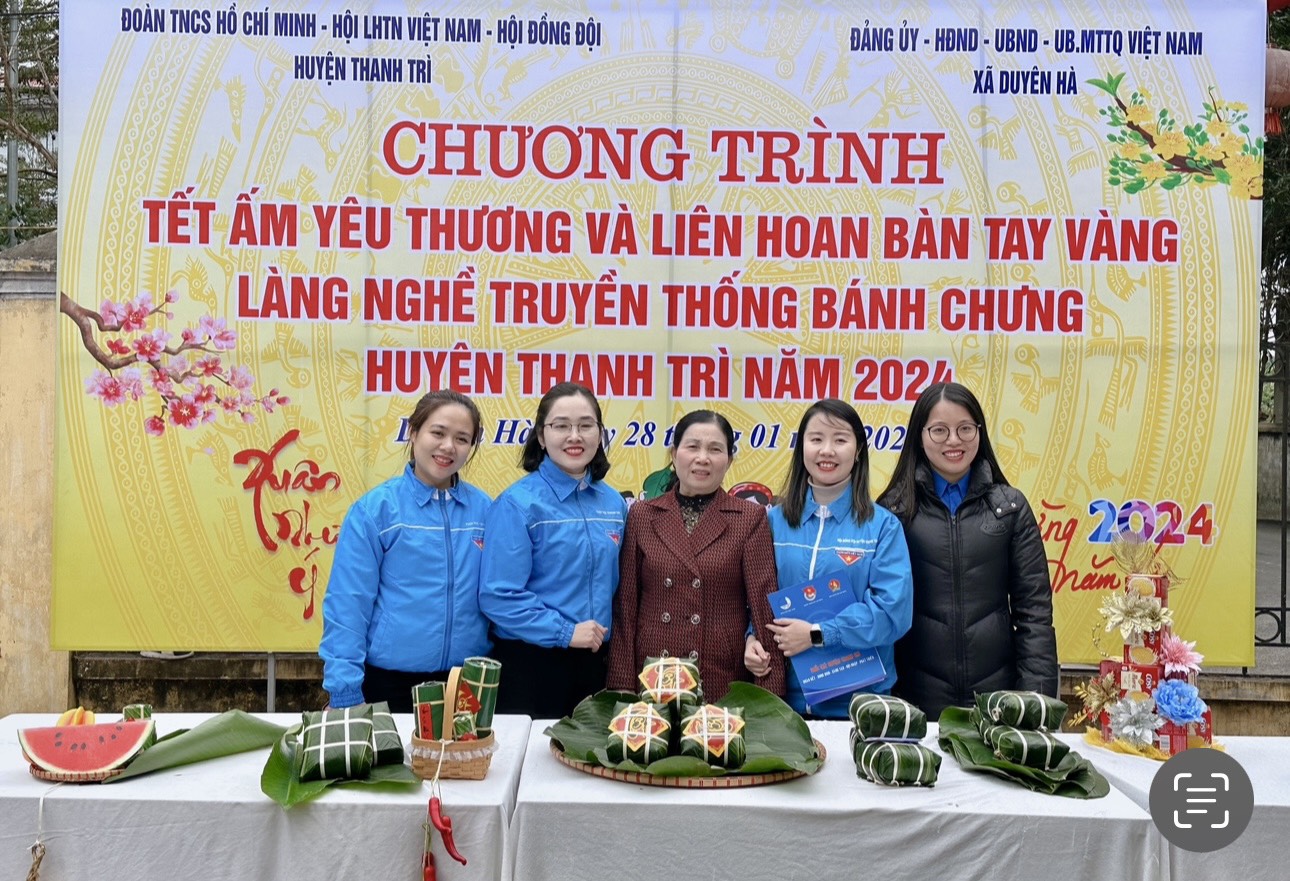 Hội thi "gói bánh chưng xanh" nằm trong chuỗi hoạt động của chương trình.