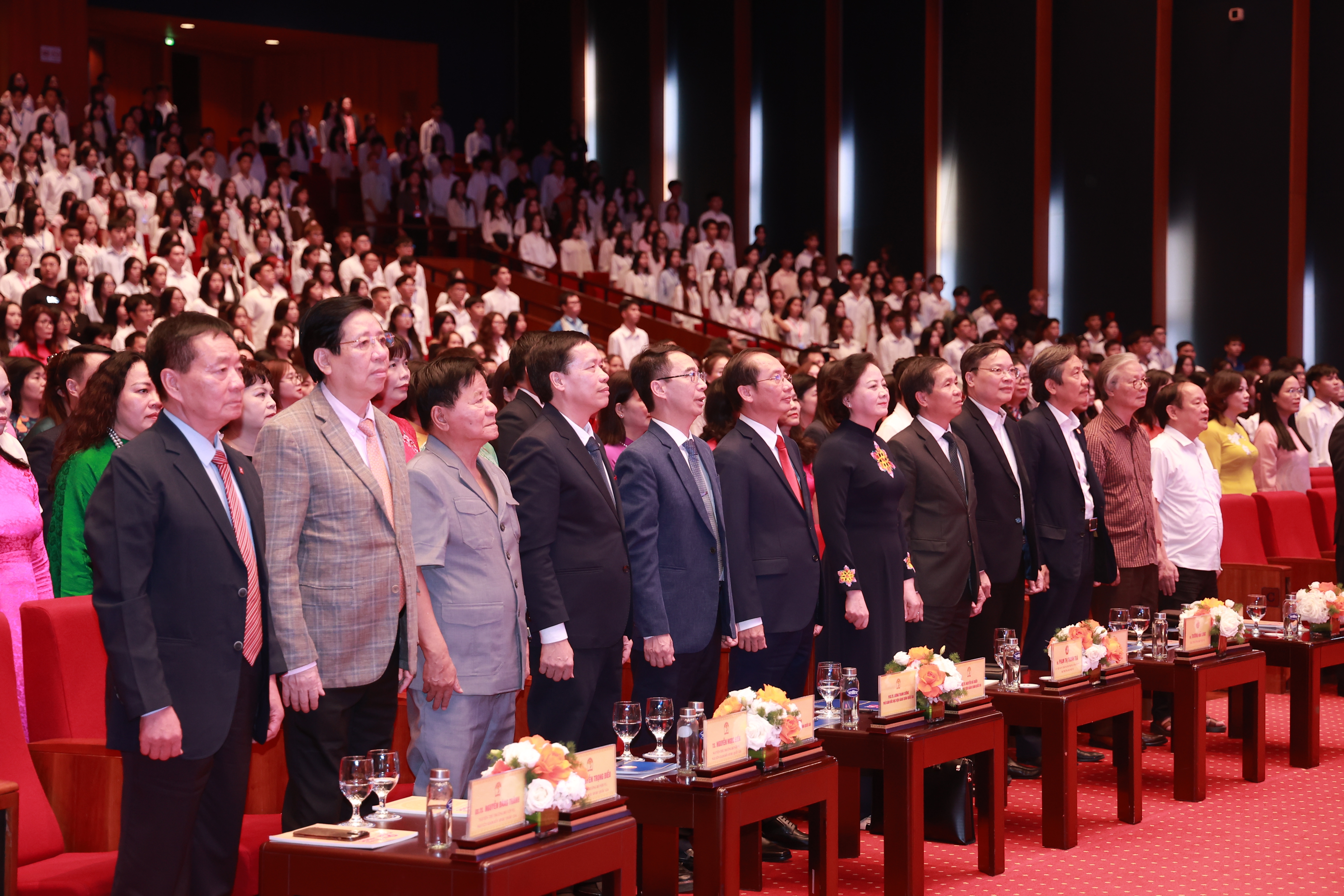 Đại biểu dự lễ khai giảng.