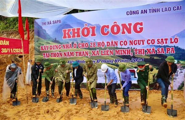 Lào Cai quan tâm đầu tư phát triển kinh tế - xã hội vùng đồng bào dân tộc thiểu số, miền núi