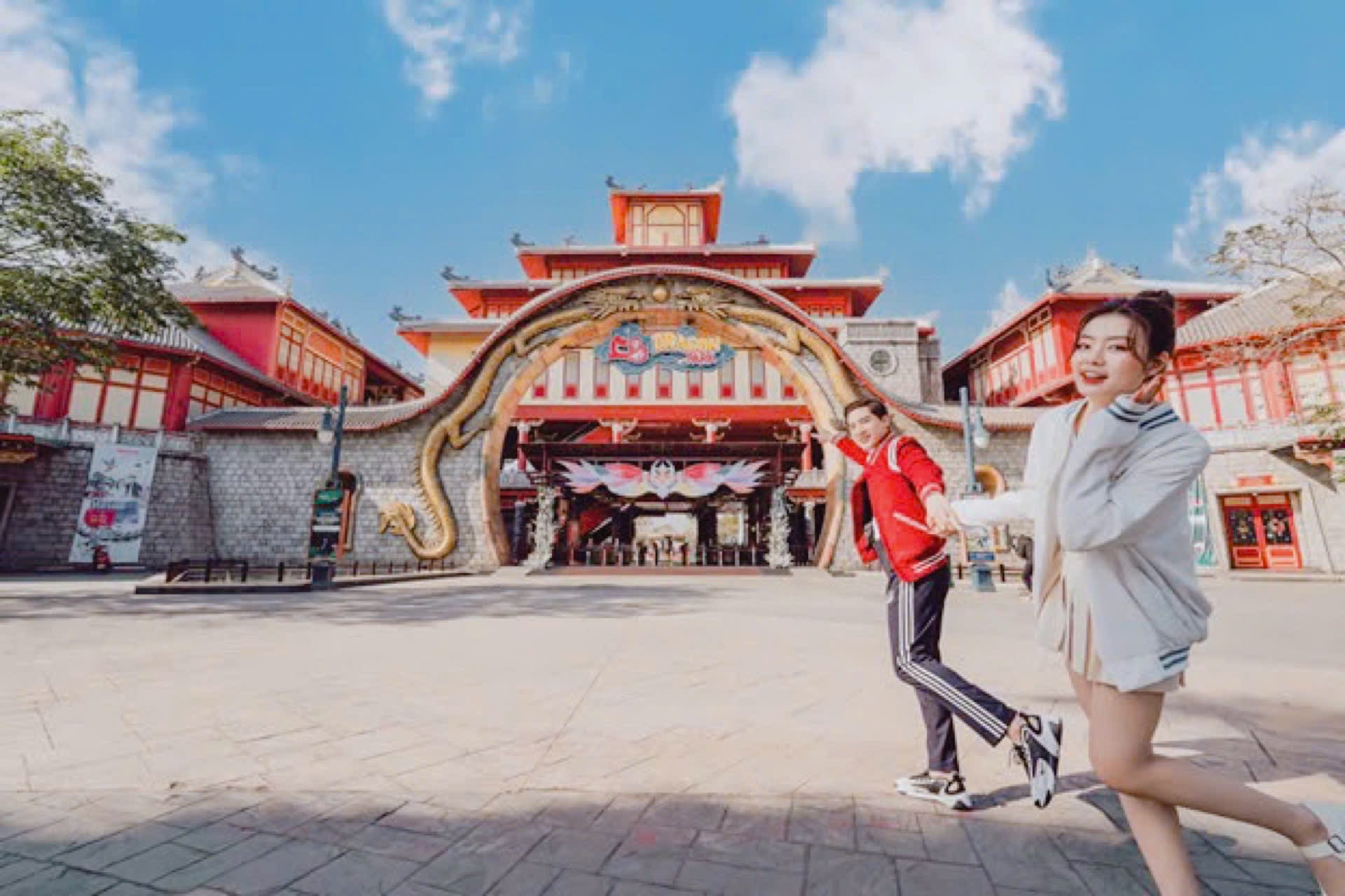 Công viên Rồng thuộc Khu du lịch Sun World Hạ Long với hệ thống 21 trò chơi quy mô và hiện đại, tận hưởng những cảm xúc cuốn hút trọn vẹn từng giây.