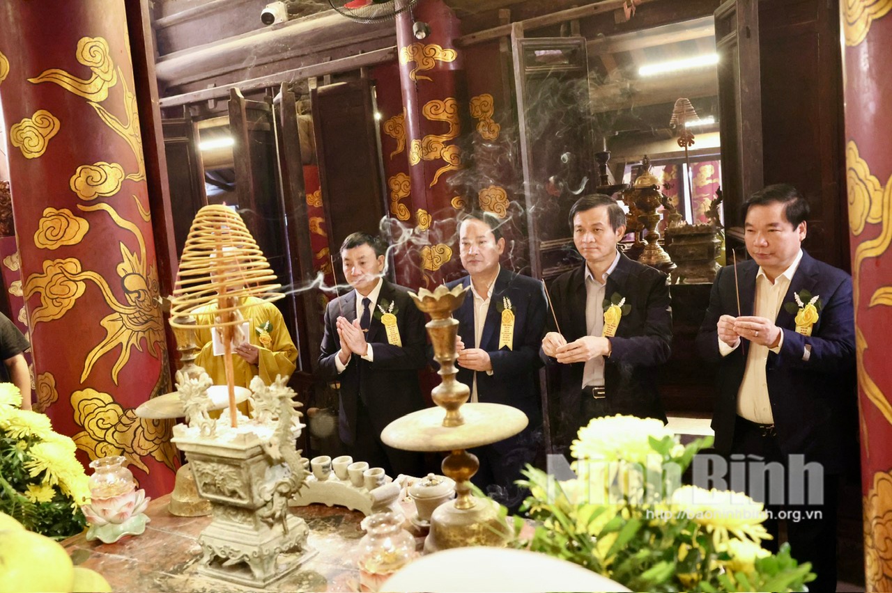 https://apibeta.baoninhbinh.org.vn/user-blob/15088545-560b-d200-1fa2-cc31adda5a44/2024/11/23/20241123_134008_1732344628496.jpg