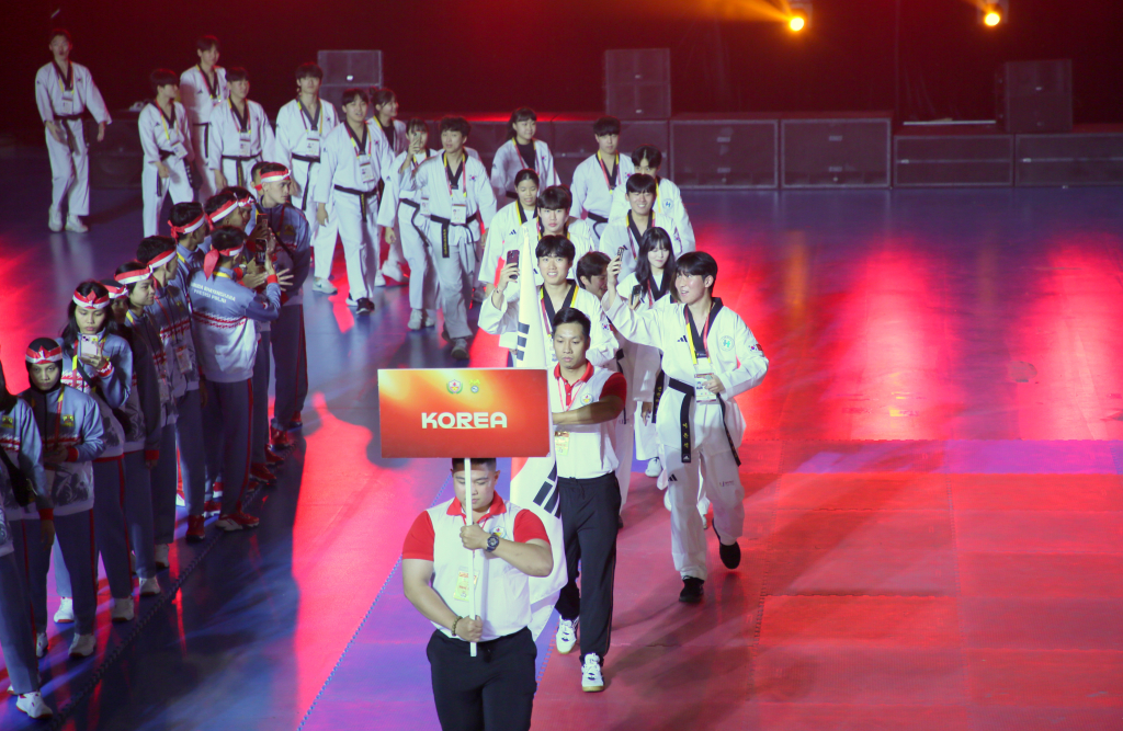 https://media.baoquangninh.vn/upload/image/202412/medium/2289233_khai_mac_taekwondo_6_22184906.jpg