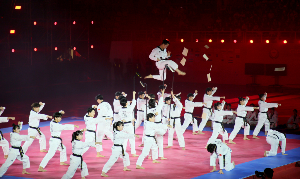 https://media.baoquangninh.vn/upload/image/202412/medium/2289236_khai_mac_2_22223206.jpg