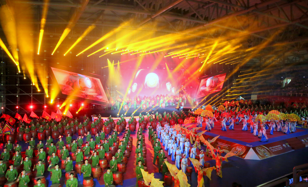 https://media.baoquangninh.vn/upload/image/202412/medium/2289235_khai_mac_taekwondo_1_22203206.jpg