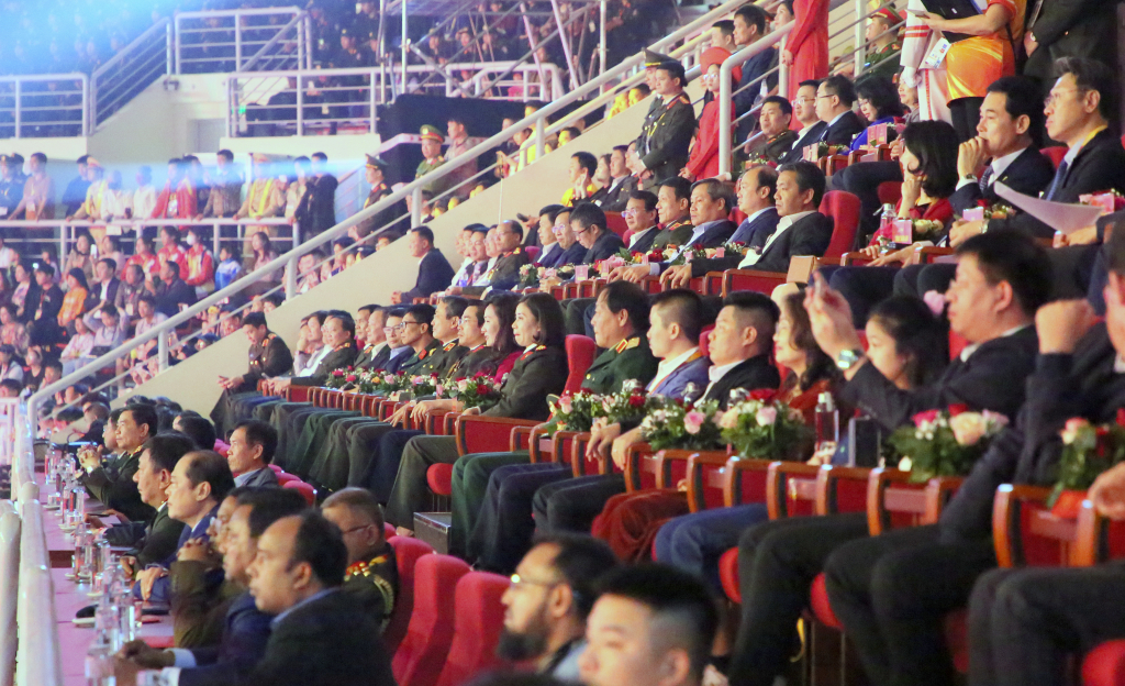 https://media.baoquangninh.vn/upload/image/202412/medium/2289231_khai_mac_taekwondo_7_22165506.jpg