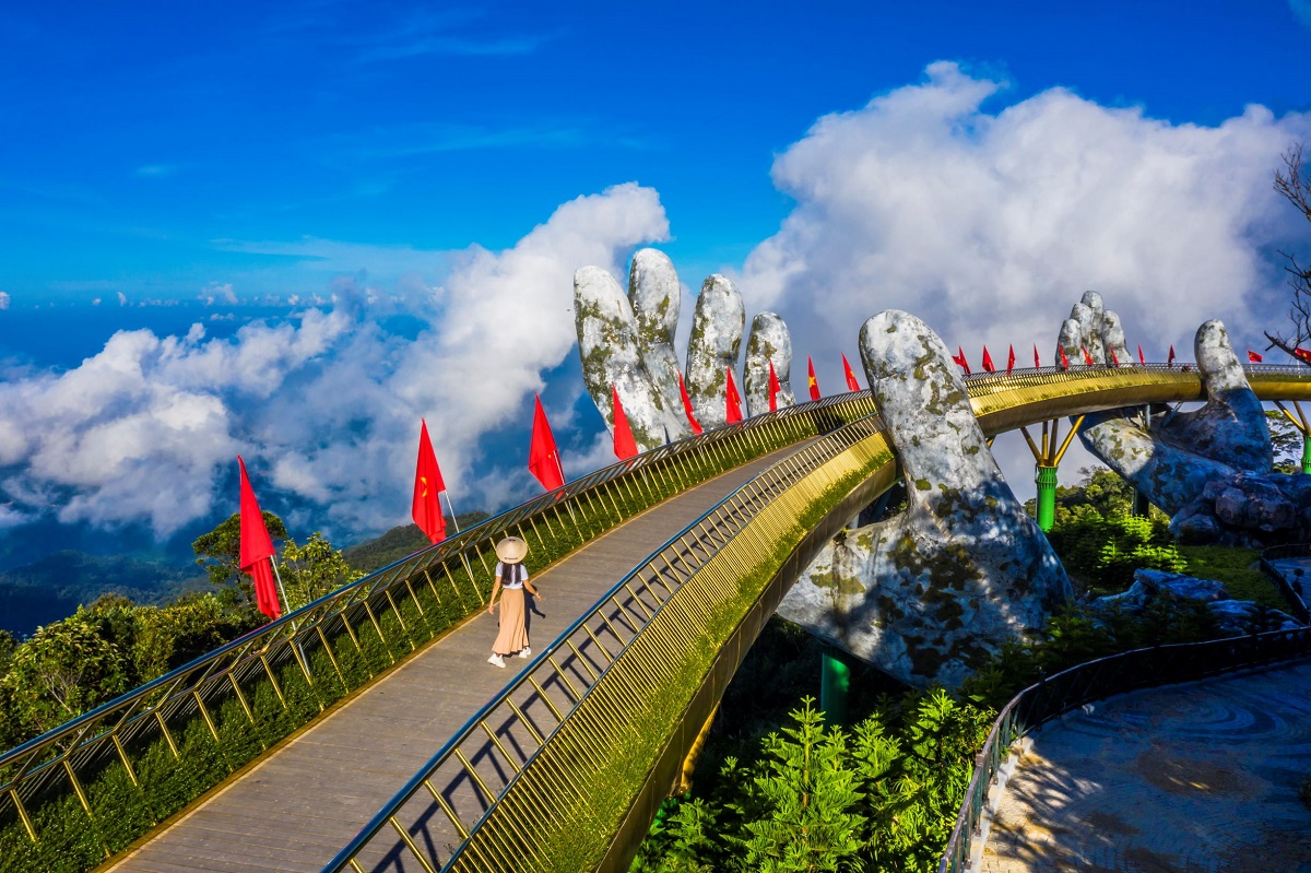 Phát triển du lịch toàn diện, nhanh và bền vững