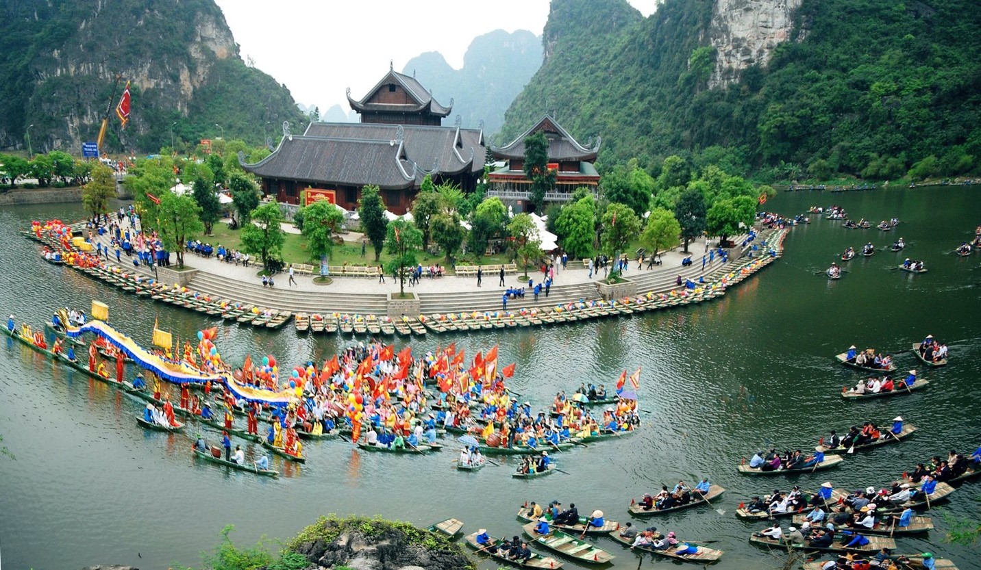 Sự kiện giao lưu văn hóa nhằm tôn vinh những giá trị di sản văn hóa vật thể và phi vật thể, các danh lam thắng cảnh của tỉnh Ninh Bình góp phần gia tăng lượng khách, nâng cao hình ảnh của con người Cố đô.
