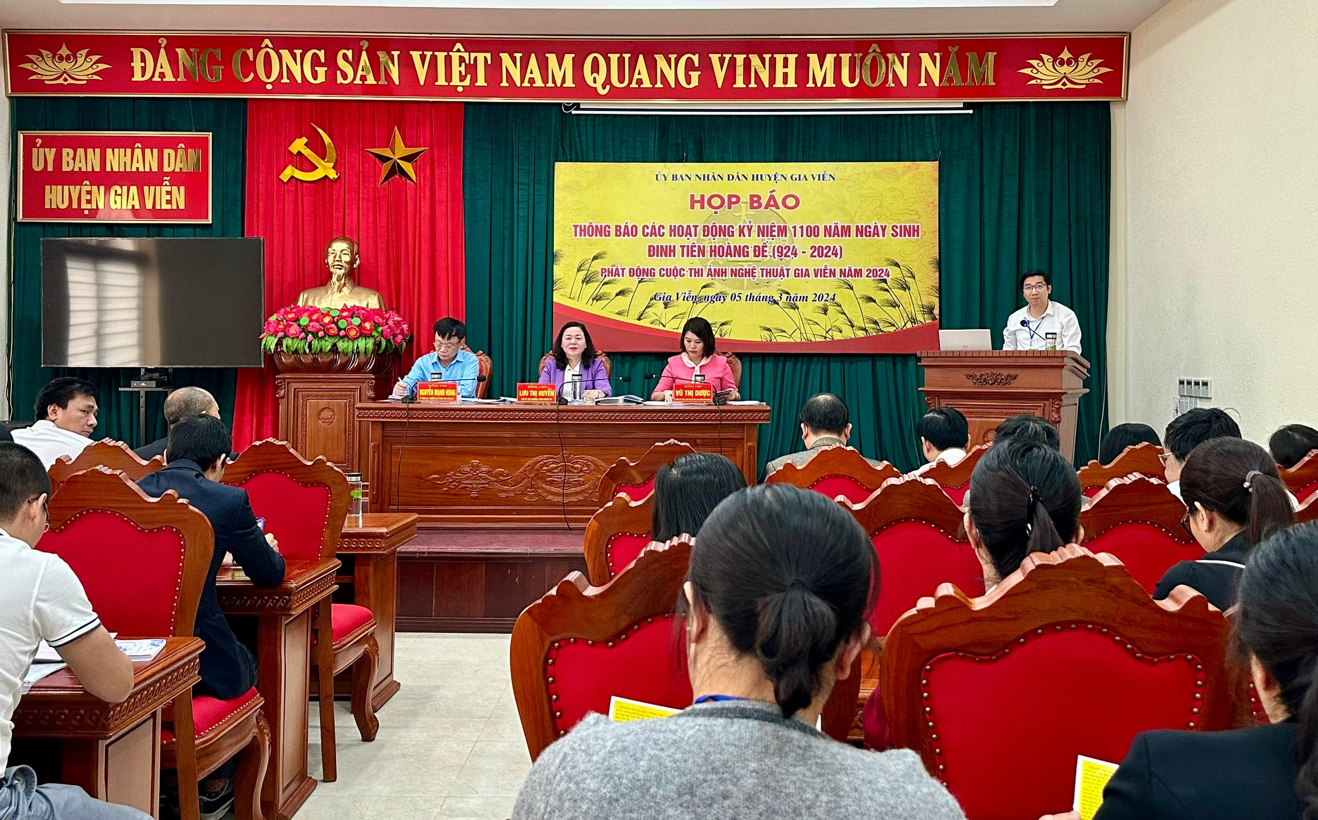 Quang cảnh buổi họp báo.