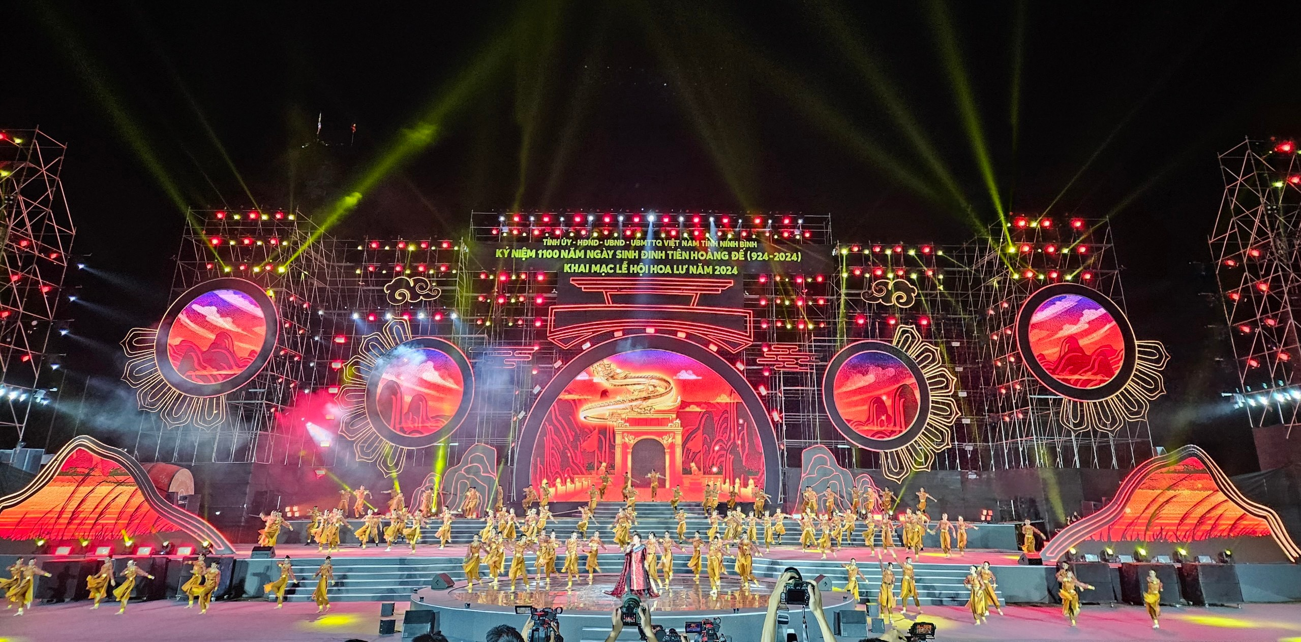 Chương trình nghệ thuật “Sứ mệnh đế đô”, với sự tham gia của hàng trăm ca sỹ, nghệ sỹ, vũ công chuyên nghiệp; âm thanh, ánh sáng, kỹ xảo hiện đại.