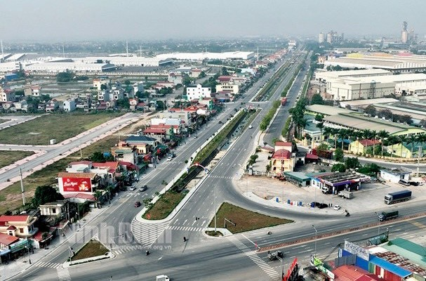 Nằm ở vị trí được coi như “cửa ngõ ra Bắc, vào Nam”, Ninh Bình luôn chú trọng hoàn thiện hạ tầng giao thông, kết nối vùng và mở ra dư địa, thu hút đầu tư phát triển kinh tế - xã hội. (Hạ tầng giao thông khu vực Gián Khẩu - Ảnh Báo Ninh Bình).