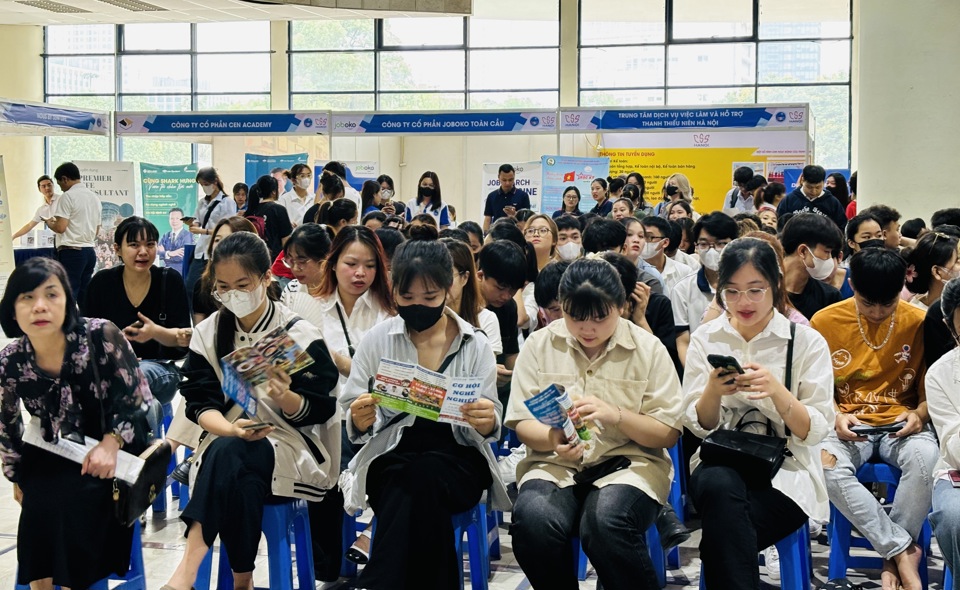Ngày hội việc làm Thanh niên Thủ đô thu hút đông đảo đại biểu, doanh nghiệp, sinh viên, người lao động tham gia