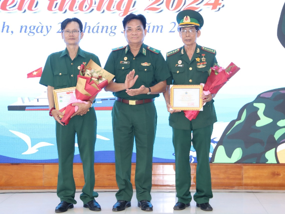 Tuyên dương khen thưởng các cá nhân xuất sắc