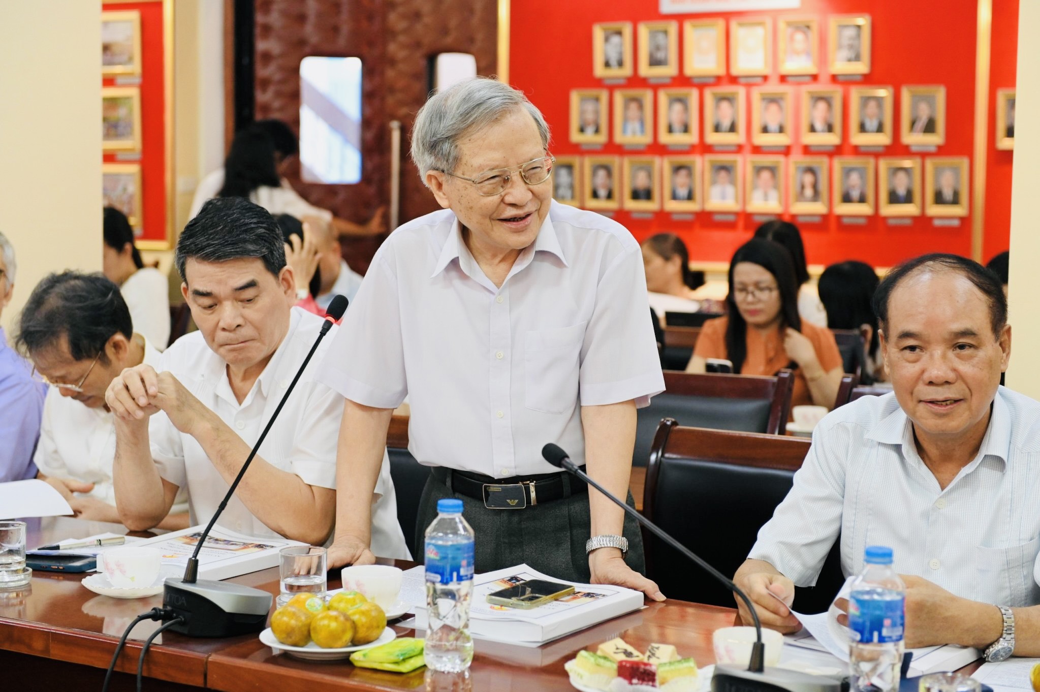 GS.TS. Nguyễn Trọng Chuẩn – Phó Chủ tịch Hội Triết học Việt Nam, Tổng Biên tập Tạp chí Nghiên cứu Triết học tham luận tại Hội thảo.