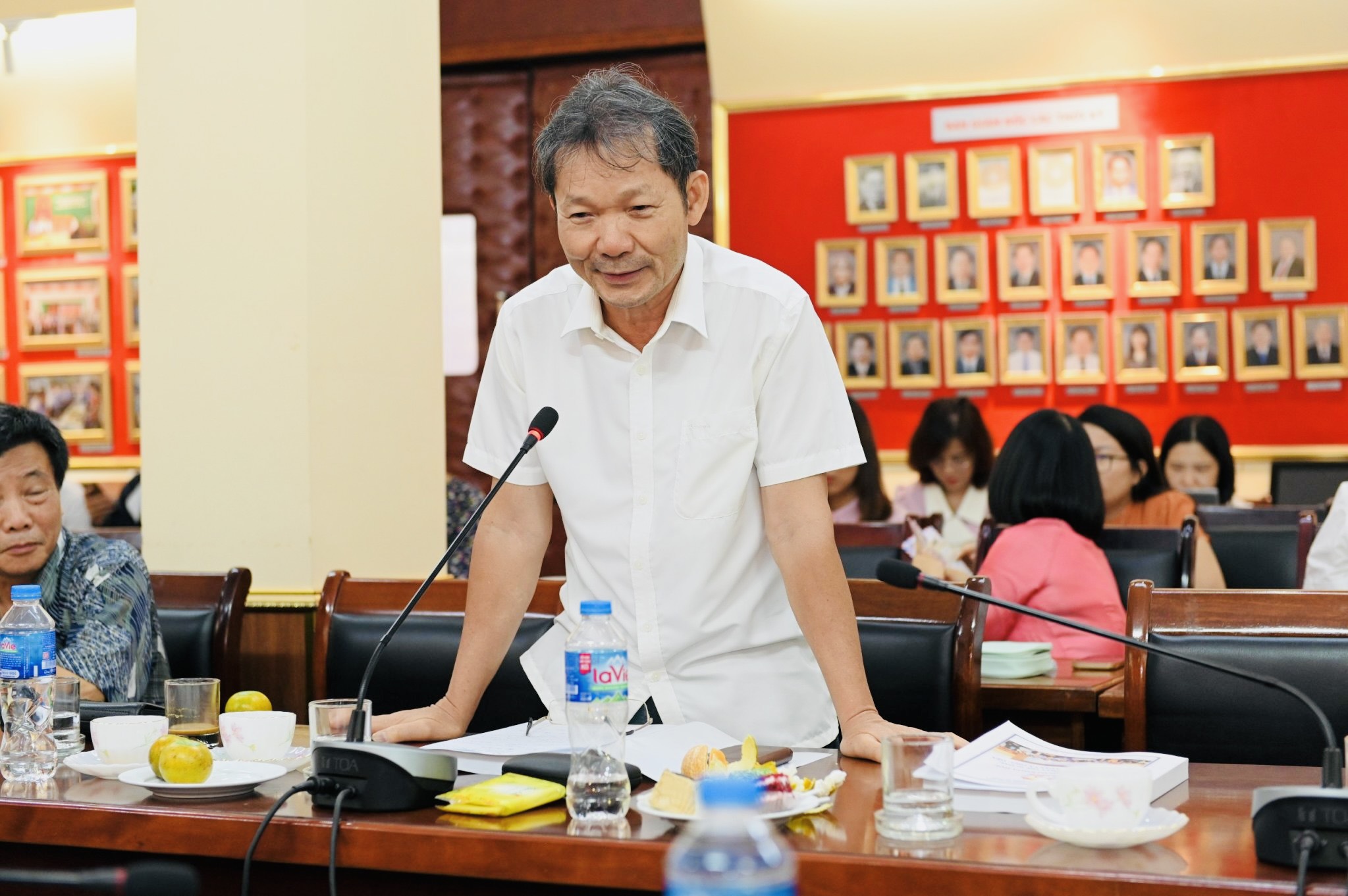 TS. Nguyễn Ngọc Vân – nguyên Viện trưởng Viện Khoa học Tổ chức nhà nước, Bộ Nội vụ tham luận tại Hội thảo.