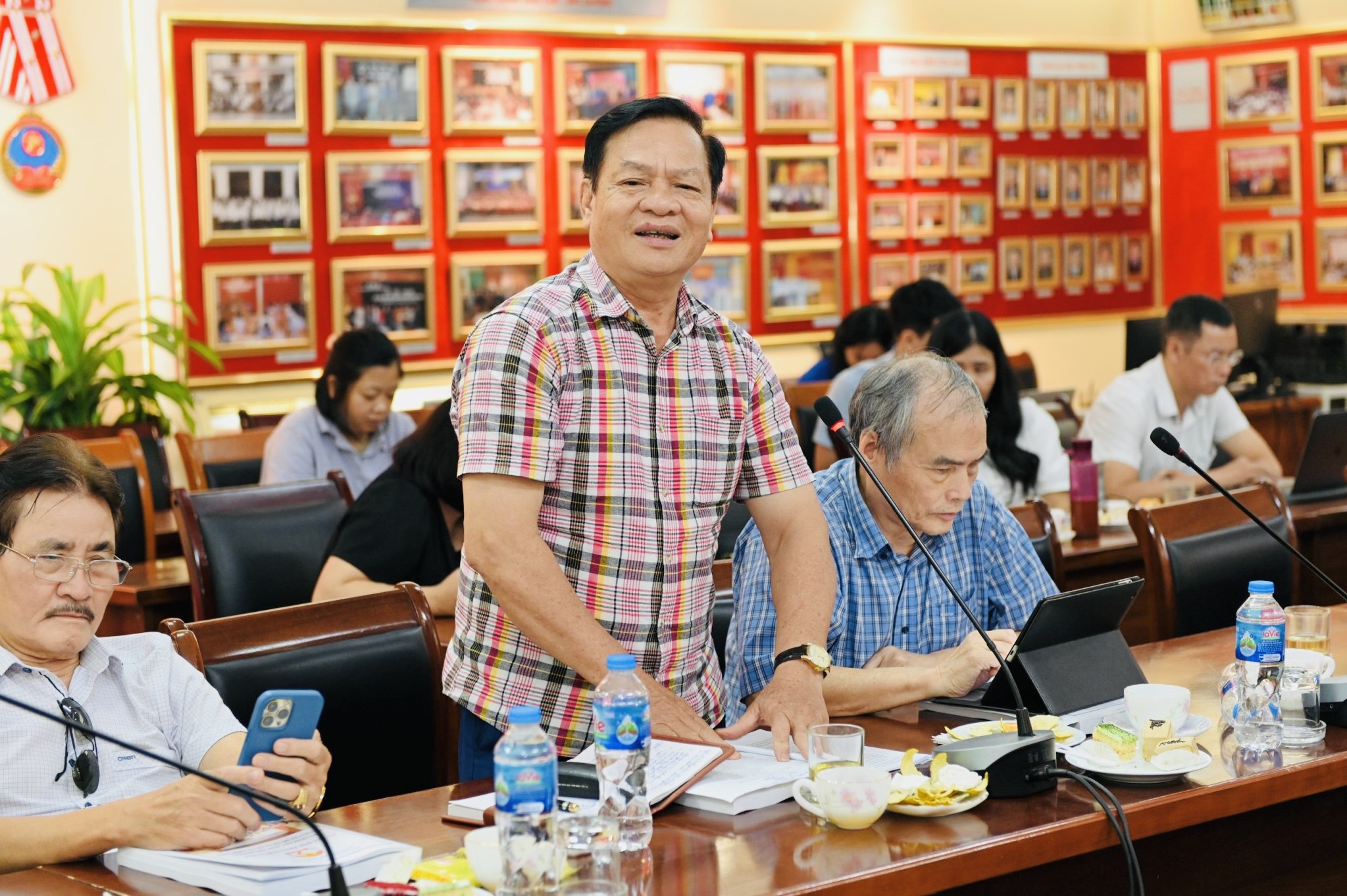 TS. Hoàng Quang Đạt – Học viện Hành chính Quốc gia tham luận tại Hội thảo.