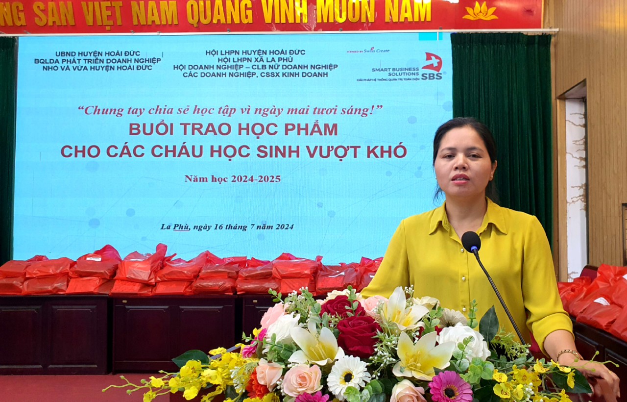 Bà Nguyễn Thanh Bình, Phó Bí thư thường trực Đảng ủy, Chủ tịch HĐND xã phát biểu chỉ đạo.