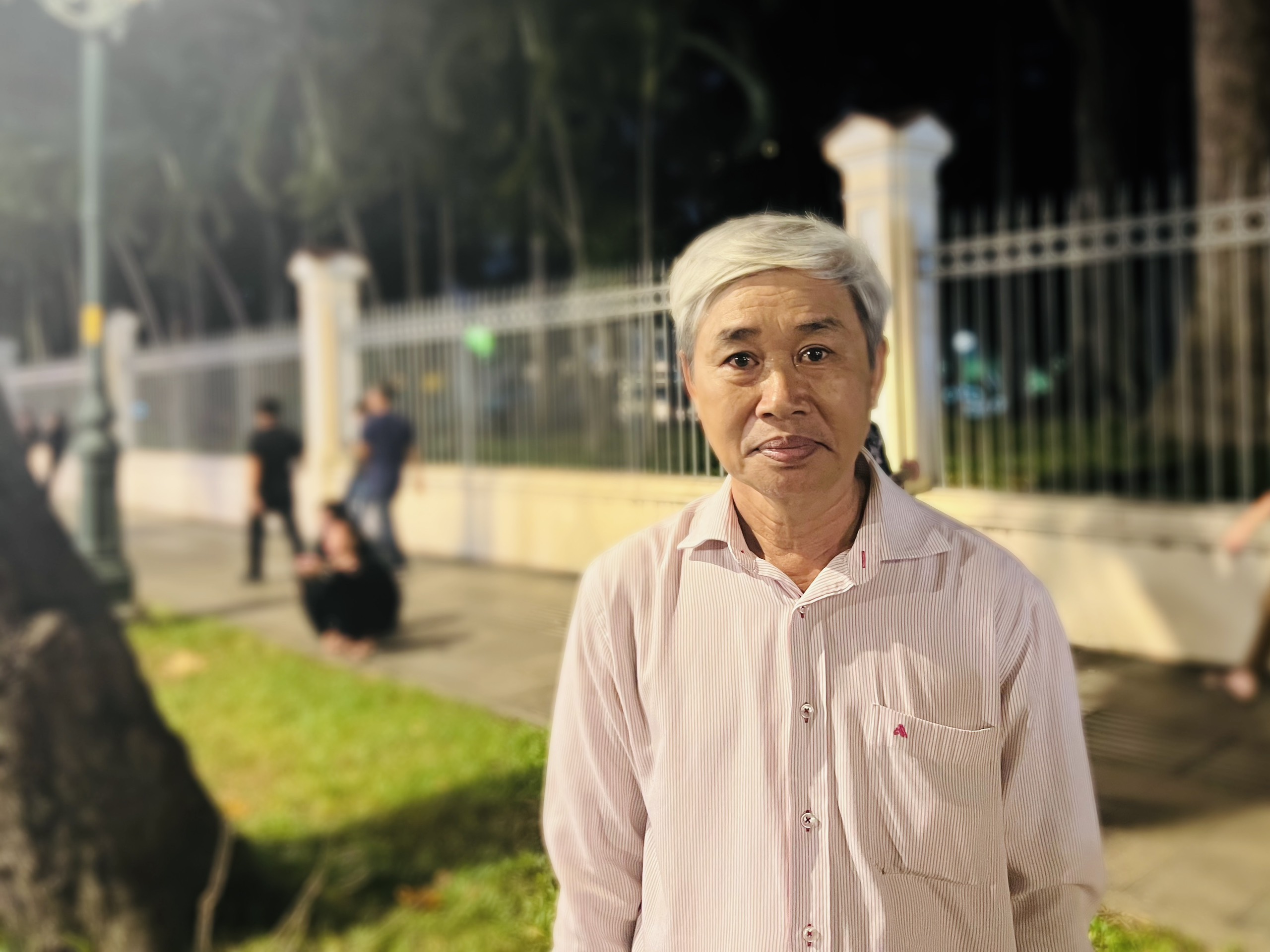 Ông Phan Văn Phụng, Cán bộ quản lý đô thị thành phố Tây Ninh về hưu, vượt trăm cây số để đến Hội trường Thống Nhất trong đêm - Hình: PV VP VNHN TP.HCM