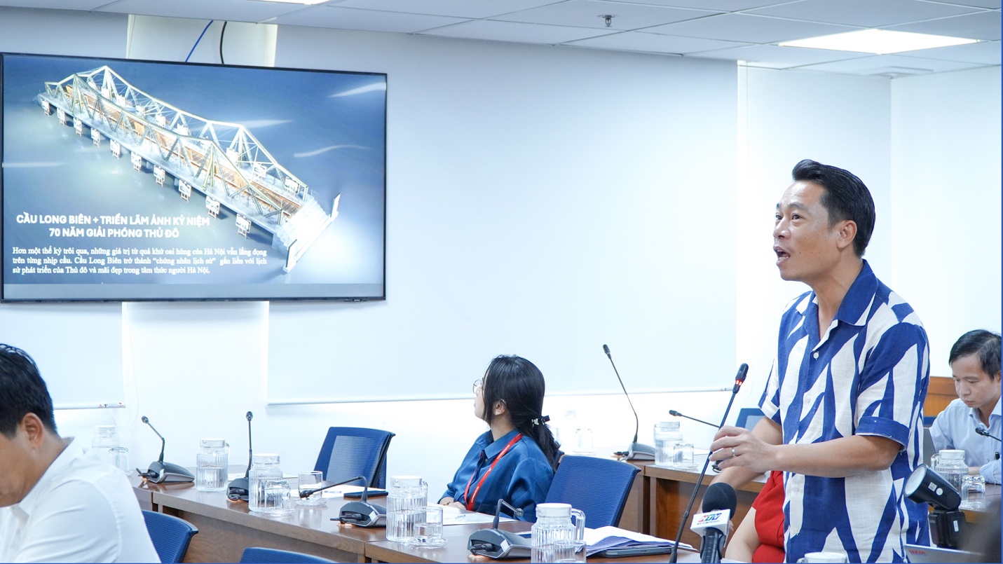 Tổng đạo diễn Phạm Hoàng Giang trình bày ý tưởng chương trình