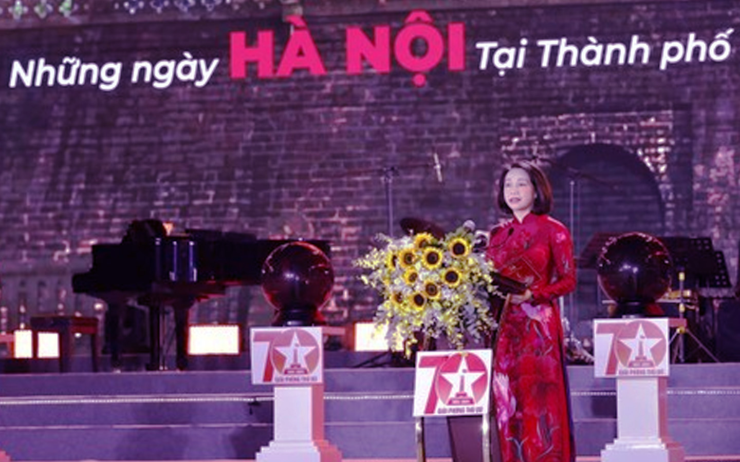 Vũ Thu Hà - Thành ủy viên, Phó Chủ tịch UBND Thành phố Hà Nội phát biểu khai mạc