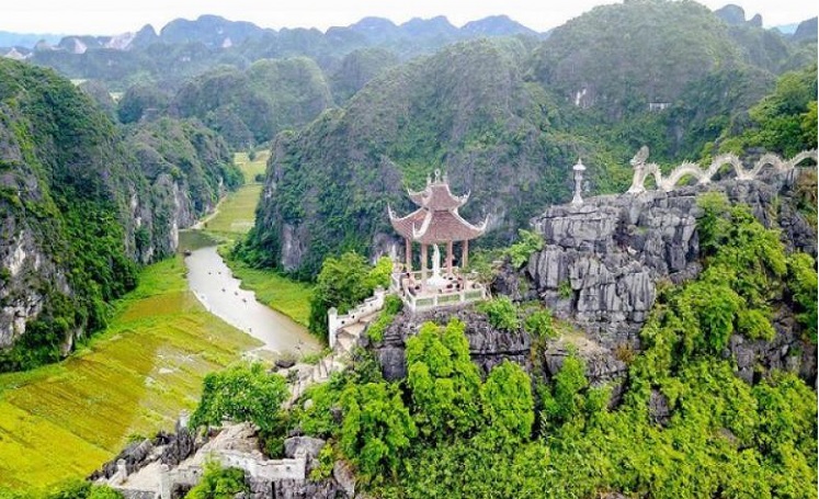 https://tourre.vn/wp-content/uploads/2020/11/checkin-hang-mua-tu-dinh-nui-mua.jpg