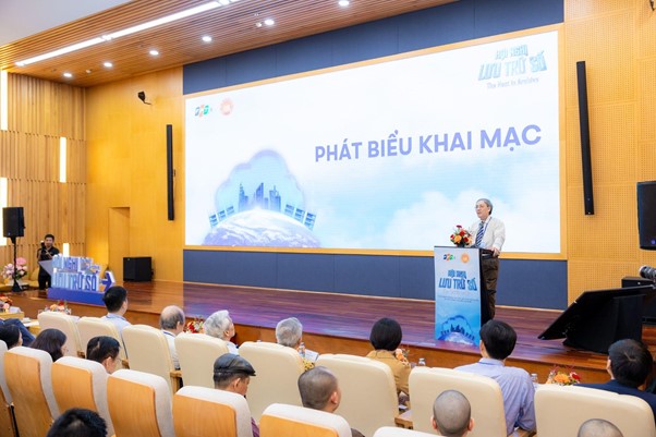 Ông Hoàng Quốc Tuấn - Chủ tịch Hội Văn thư Lưu trữ Việt Nam phát biểu khai mạc hội nghị