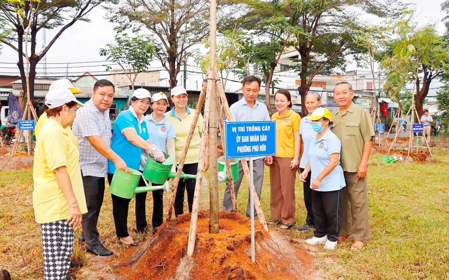 Hoàn thành mục tiêu 1 triệu cây xanh trước năm 2025, góp phần bảo vệ môi trường.