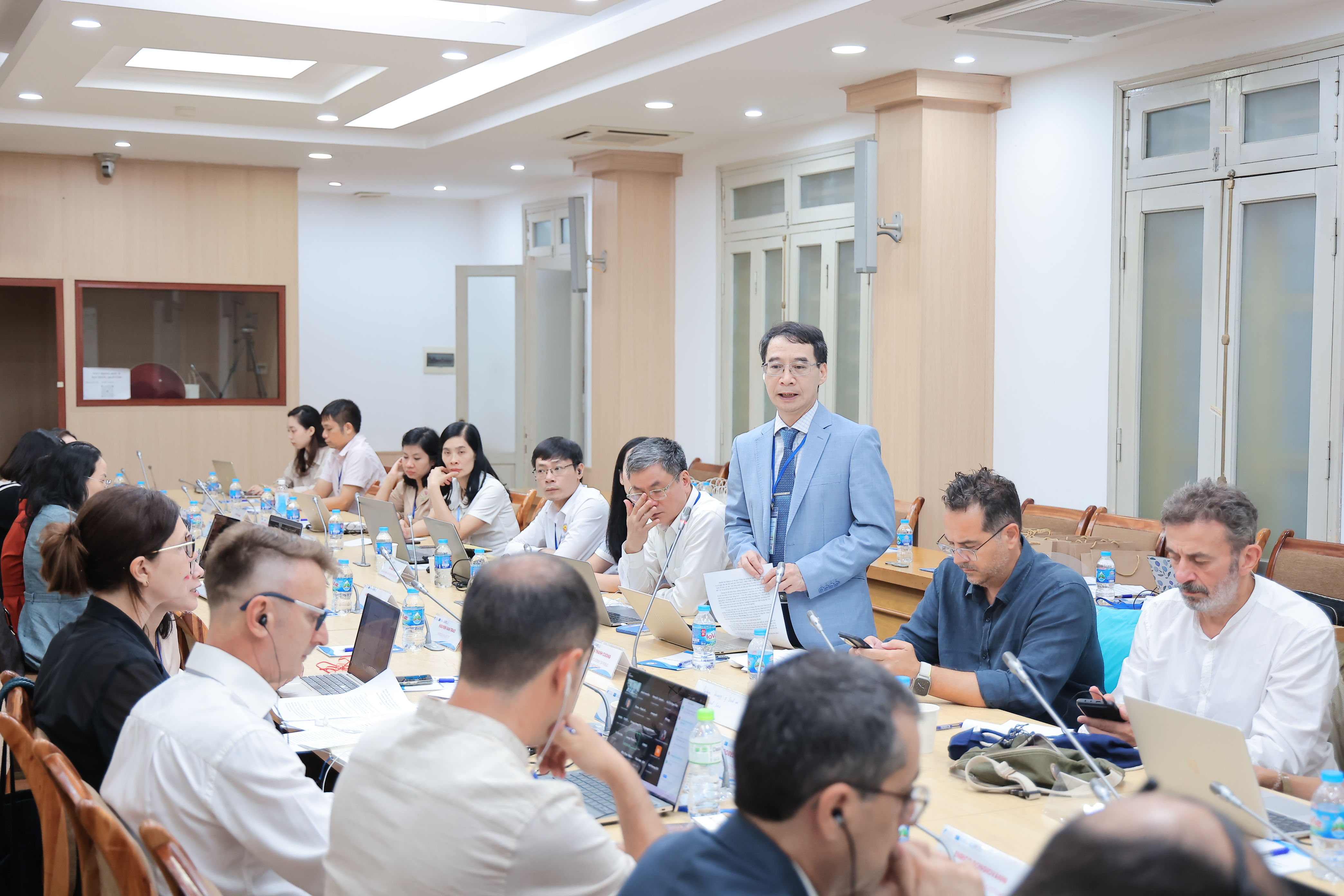 PGS.TS. Lương Thanh Cường, Phó Bí thư Đảng ủy, Phó Giám đốc Học viện Hành chính Quốc gia phát biểu tại Hội thảo quốc tế.