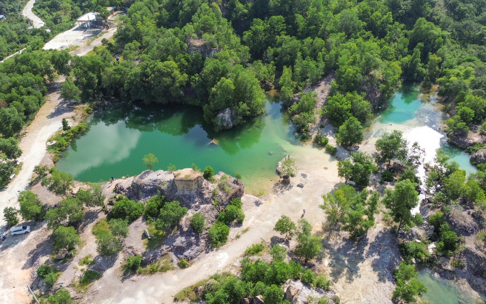 Hồ Tà Pạ nhìn từ trên cao - Ảnh: TL