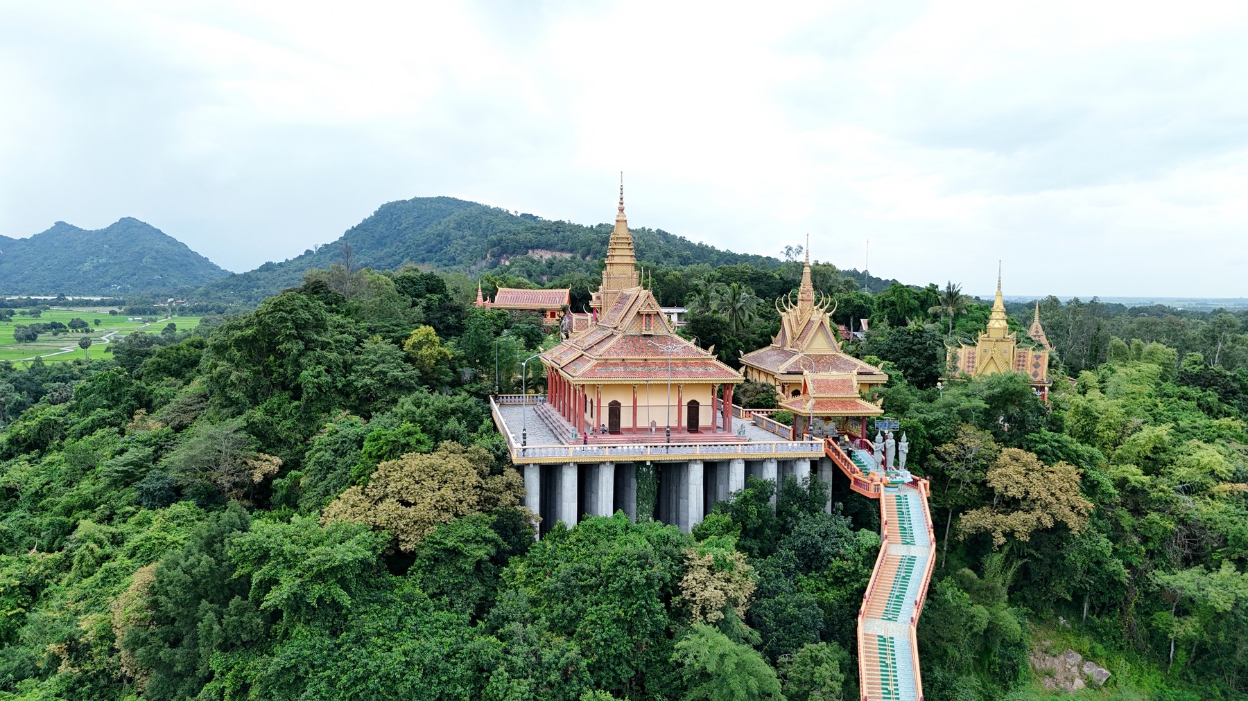 Kiến trúc độc đáo của những ngôi chùa Khmer - Ảnh: TL