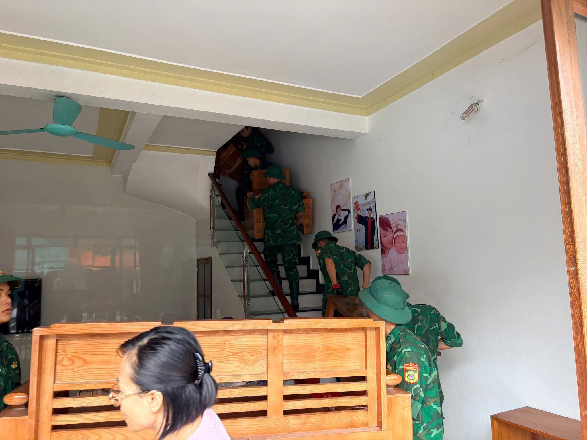 BĐBP sắp xếp lại chỗ ở cho người dân ổn định lại cuộc sống thường ngày.