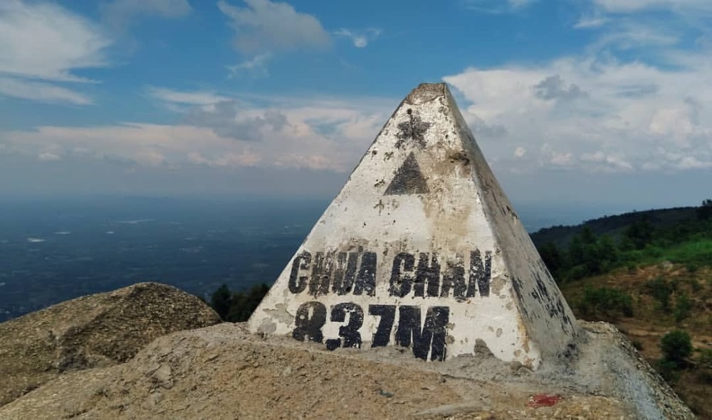 Núi Chứa Chan