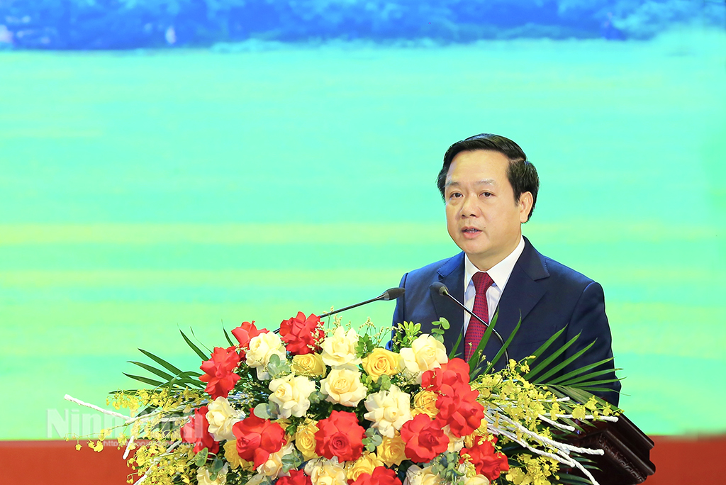 https://apibeta.baoninhbinh.org.vn/user-blob/15088545-560b-d200-1fa2-cc31adda5a44/2025/06/13/ntm-ngoc-pb_1749789398562.jpeg