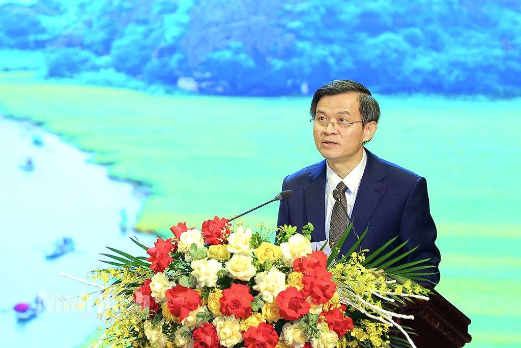 https://apibeta.baoninhbinh.org.vn/user-blob/15088545-560b-d200-1fa2-cc31adda5a44/2025/06/13/ntm-nb-huan-pb_1749789398568.jpeg
